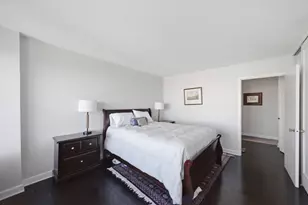 1560 N Sandburg Terrace, Chicago, IL 60610 - Photo 12