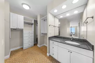 260 E Chestnut St, Chicago, IL 60611 - Photo 12