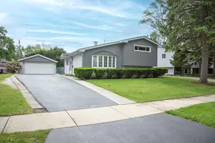 921 S Iowa Ave, Addison, IL 60101 - Photo 1