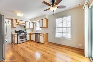 554 Abbeywood Dr, Cary, IL 60013 - Photo 8