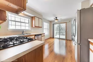 554 Abbeywood Dr, Cary, IL 60013 - Photo 6