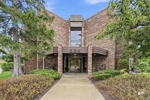 925 Spring Hill Dr, Northbrook, IL 60062 - Photo 1