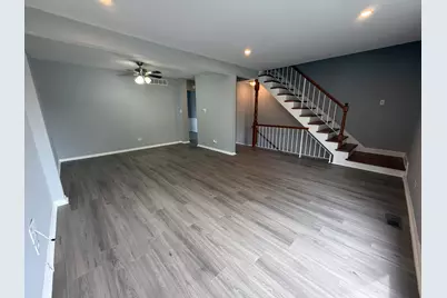 1927 Governors Lane, Hoffman Estates, IL 60169 - Photo 4