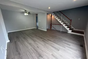 1927 Governors Ln, Hoffman Estates, IL 60169 - Photo 4