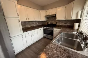 1927 Governors Ln, Hoffman Estates, IL 60169 - Photo 8