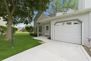 2456 Bridgewater Dr, Woodstock, IL 60098 - Photo 4