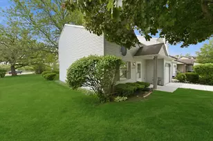 2456 Bridgewater Dr, Woodstock, IL 60098 - Photo 6