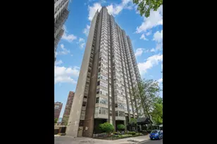 525 W Hawthorne Pl, Chicago, IL 60657 - Photo 1