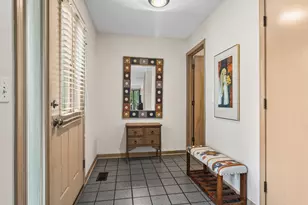 625 N Walden Dr, Palatine, IL 60067 - Photo 2