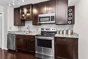 4250 N Marine Dr, Chicago, IL 60613 - Photo 12