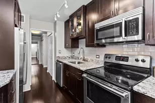 4250 N Marine Dr, Chicago, IL 60613 - Photo 14