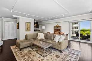 4250 N Marine Dr, Chicago, IL 60613 - Photo 8