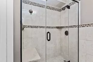 4250 N Marine Dr, Chicago, IL 60613 - Photo 18
