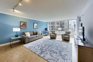 201 E Chestnut St, Chicago, IL 60611 - Photo 4