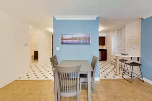 201 E Chestnut St, Chicago, IL 60611 - Photo 8