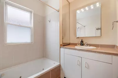 5424 N Mobile Avenue, Chicago, IL 60630 - Photo 10