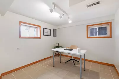 5424 N Mobile Avenue, Chicago, IL 60630 - Photo 12