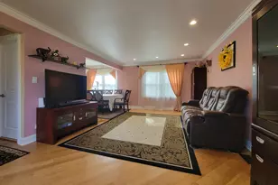 755 Rodenburg Rd, Roselle, IL 60172 - Photo 4
