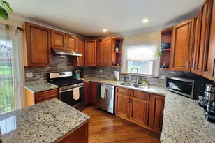 755 Rodenburg Rd, Roselle, IL 60172 - Photo 8