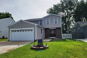 755 Rodenburg Rd, Roselle, IL 60172 - Photo 1