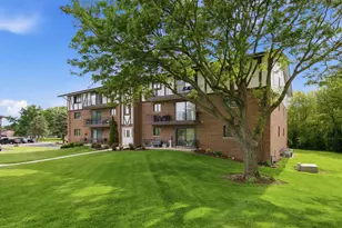 11012 S Theresa Circle, Palos Hills, IL 60465 - Photo 2