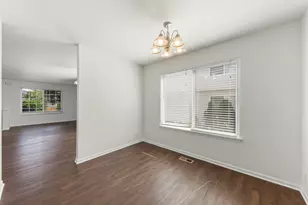 97 W Amberley Dr, Round Lake, IL 60073 - Photo 8