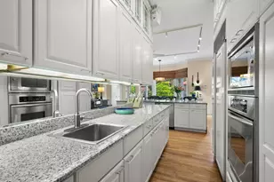 2705 N Bosworth Ave, Chicago, IL 60614 - Photo 22