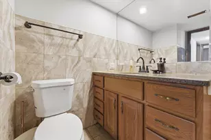 13248 W Circle Dr Pkwy, Crestwood, IL 60418 - Photo 10