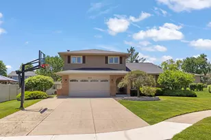 1825 Northbridge Pl, Downers Grove, IL 60516 - Photo 2
