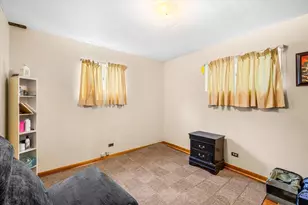 1629 Charles Dr, Glendale Heights, IL 60139 - Photo 4