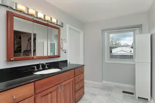1255 Laurel Ave, Deerfield, IL 60015 - Photo 14