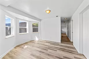 207 S Ottawa St, Joliet, IL 60436 - Photo 6