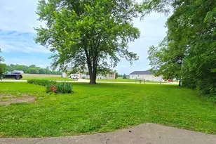 787 Walnut Hill Rd, Centralia, IL 62801 - Photo 8