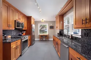 826 N Main St, Naperville, IL 60563 - Photo 8