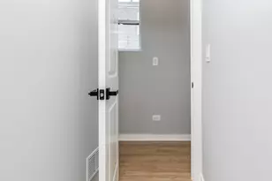 3119 W Flournoy St, Chicago, IL 60612 - Photo 8