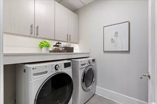 9 W Walton St, Chicago, IL 60610 - Photo 34