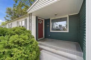 1824 E Lafayette St, Bloomington, IL 61701 - Photo 2