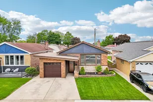5742 S Rutherford Ave, Chicago, IL 60638 - Photo 1
