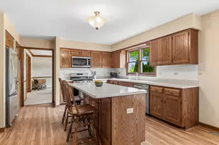 6127 Tyrnbury Dr, Lisle, IL 60532 - Photo 10