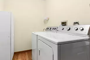 6127 Tyrnbury Dr, Lisle, IL 60532 - Photo 22