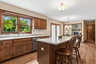 6127 Tyrnbury Dr, Lisle, IL 60532 - Photo 8