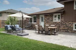 10136 Charles Ave, Palos Hills, IL 60465 - Photo 4