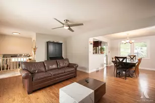 10136 Charles Ave, Palos Hills, IL 60465 - Photo 8