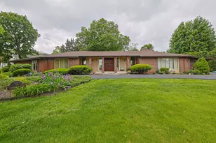 9 Camelot Dr, Oak Brook, IL 60523 - Photo 1