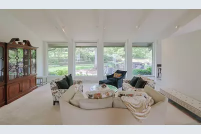 9 Camelot Drive, Oak Brook, IL 60523 - Photo 6