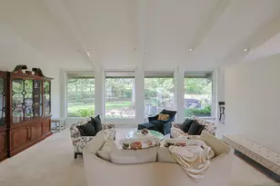 9 Camelot Dr, Oak Brook, IL 60523 - Photo 6