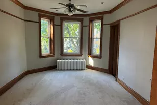 2005 W Greenleaf Ave, Chicago, IL 60645 - Photo 2