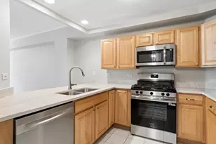 245 Burlington Ave, Clarendon Hills, IL 60514 - Photo 10