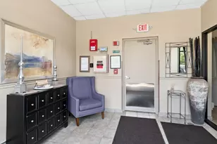 245 Burlington Ave, Clarendon Hills, IL 60514 - Photo 18