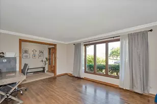 825 Walnut Dr, Darien, IL 60561 - Photo 6
